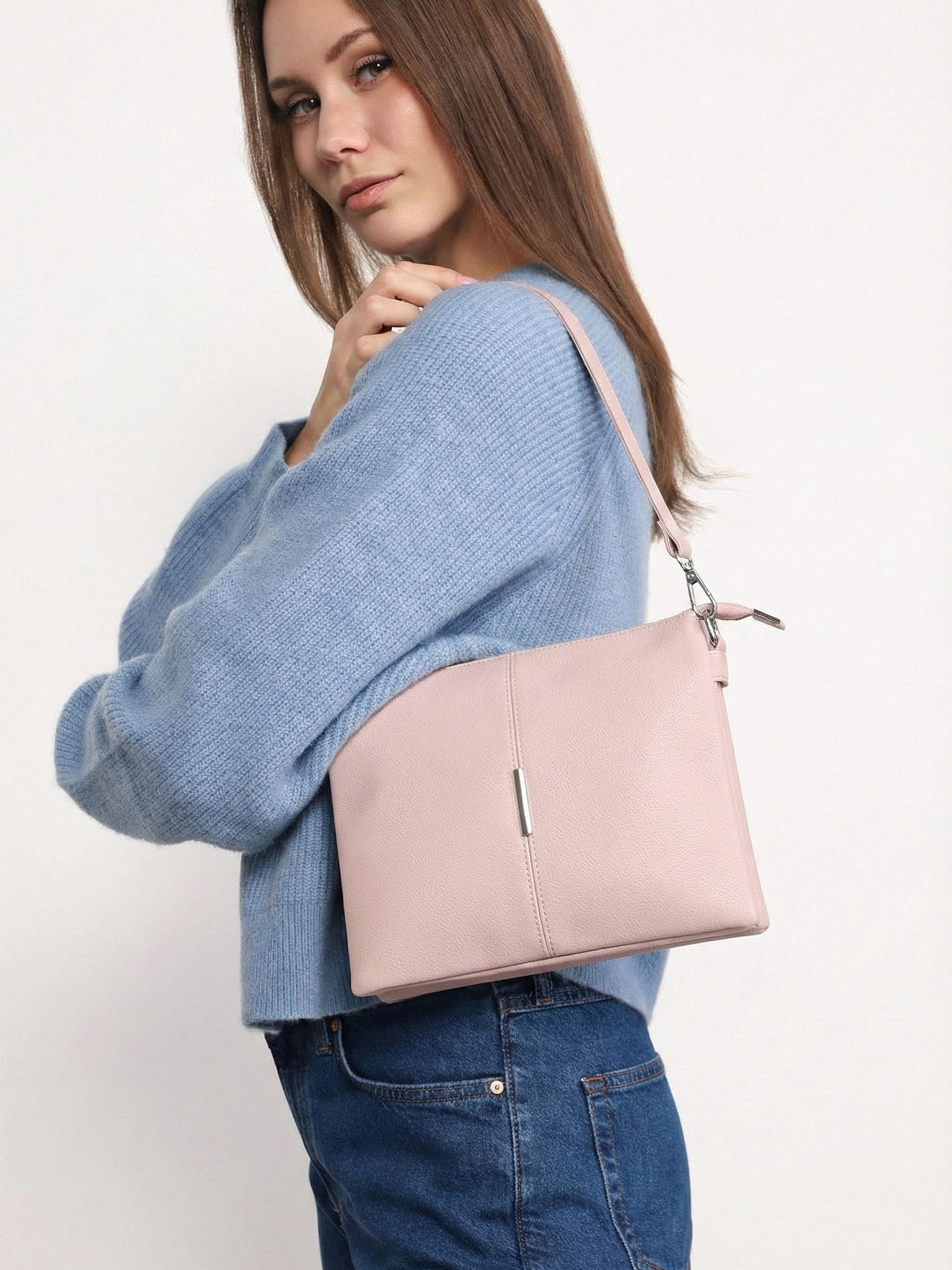 Сумка-кроссбоди с декоративным патчем в ассортименте